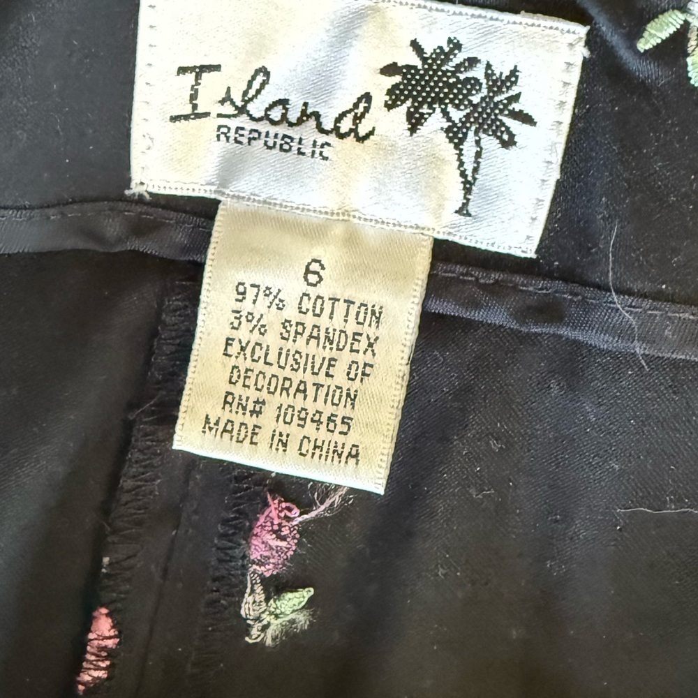 Island Republic, ladies, size 6, cotton pants, exc condition, black/ pink roses - Picture 7 of 14